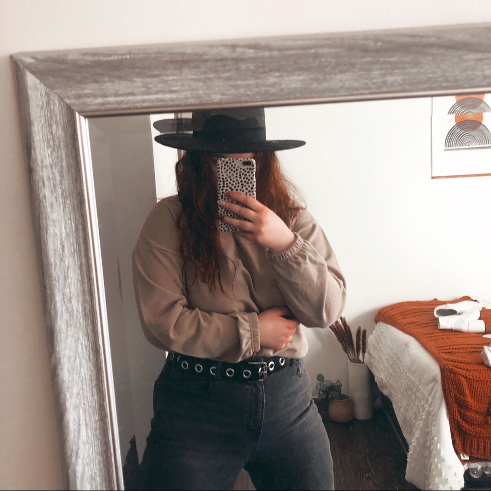 SOLD < Cinched Crop Top >